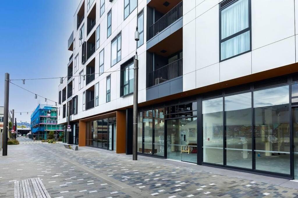 2 Bedrooms Apprtmt Plus Underground Parking In Cbd Крайстчърч Екстериор снимка