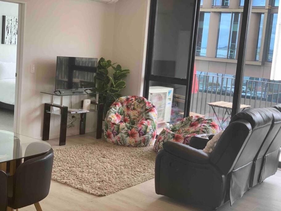 2 Bedrooms Apprtmt Plus Underground Parking In Cbd Крайстчърч Екстериор снимка